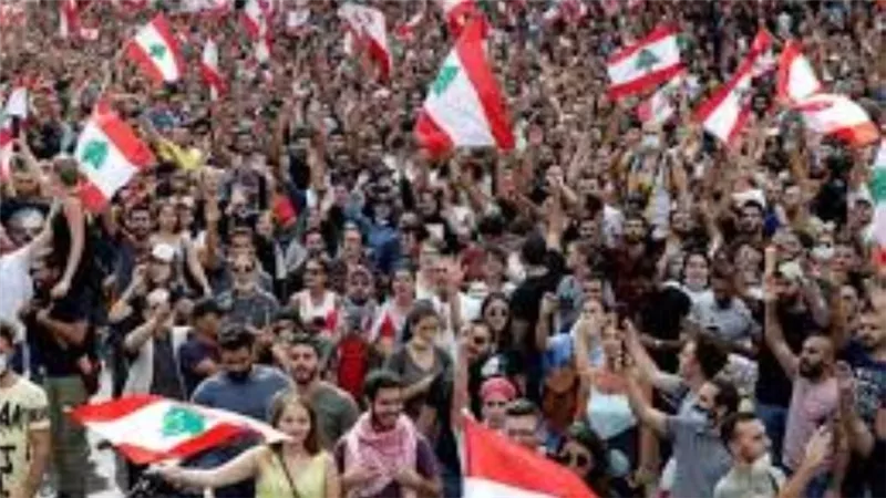 وسط عضب شعبى .. الليرة اللبنانية تواصل الانهيار امام الدولار الامريكى 