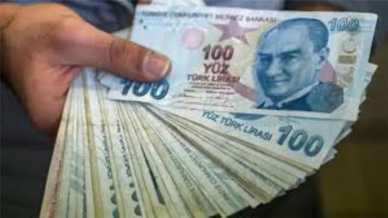 الليرة التركية تتراجع امام الدولار لادنى مستوى منذ منتصف مايو  