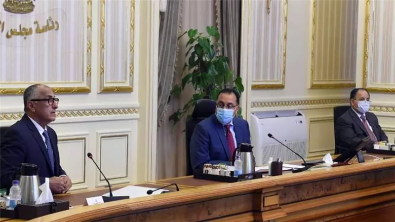 رئيس الوزراء يستعرض مع محافظ البنك المركزي تطورات أداء القطاع المصرفي خلال أزمة كورونا وحتى الآن