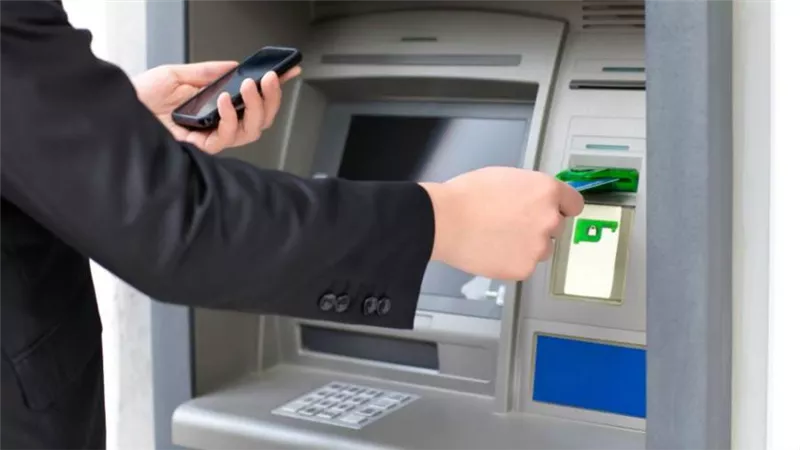 الأون لاين وماكينات الصراف الآلي.. كيف يصل ذوي الاحتياجات الخاصة للخدمات المصرفية