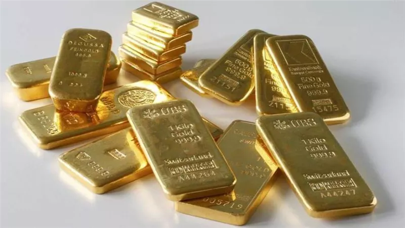 مدفوعا ببيع المستثمرين.. الذهب ينخفض فى المعاملات الفورية 