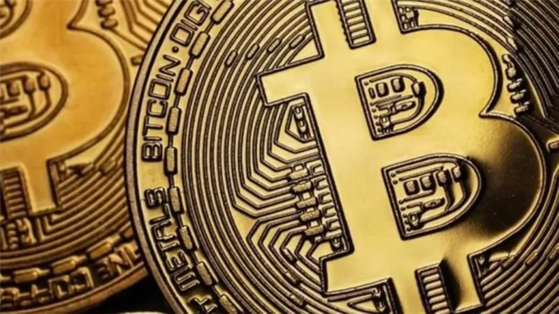 البيتكوين تواصل التراجع وتسجل 17907 دولارًا