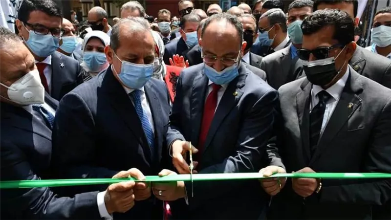 وزارة الشباب والرياضة و الأهلي المصري يوقعان بروتوكول تعاون لإنشاء فروع للبنك بمراكزها