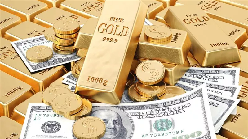 توقعات باستمرار ضعف الدولار الأمريكي.. وزيادة التوجه نحو الذهب