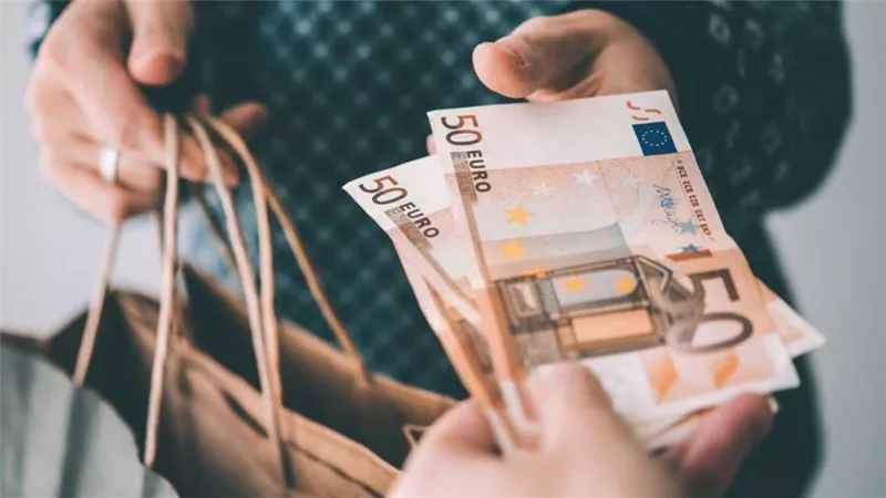 خبراء: انخفاض حاد في استخدام المعاملات النقدية بسبب تغيرات سلوك التسوق لدى المستهلك