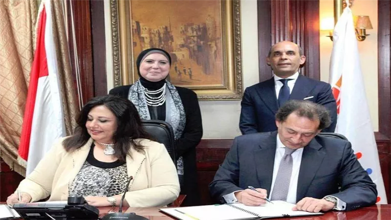 إشادة من وزيرة الصناعة بالتعاون مع بنك القاهرة في مجال تمويل المشروعات متناهية  الصغر
