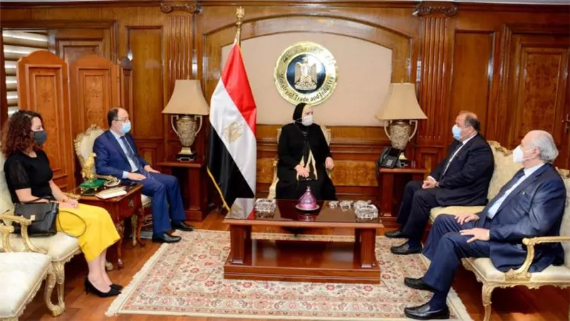 وزيرة الصناعة تبحث مع رئيس المجلس الاقتصادي اللبناني سبل تعزيز التجارة البينية والإستثمارات