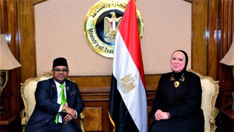 نيفين جامع تبحث مع وزير الصناعات الزراعية والسلع الماليزي سبل تعزيز التعاون المشترك