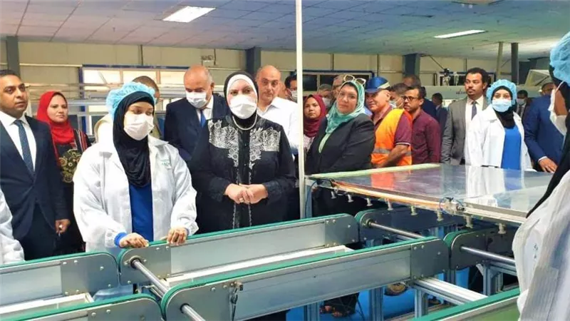 وزيرة التجارة تتفقد 3 مصانع بمنطقة قفط الصناعية في قنا
