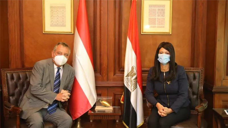مصر والنمسا توقعان تمويلا تنمويًا بقيمة 8.5 مليون يورو لشراء آلات ومعدات لصيانة السكك الحديدية
