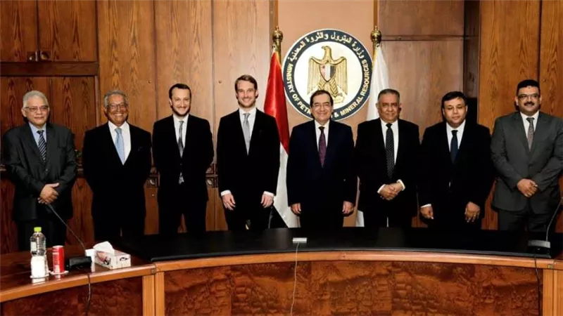 باستثمارات 8.8 مليون دلار.. توقيع 4 عقود للبحث عن الذهب في مصر