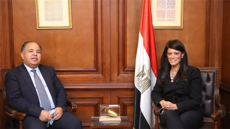 بحضور ممثلي البنوك الدولية.. 