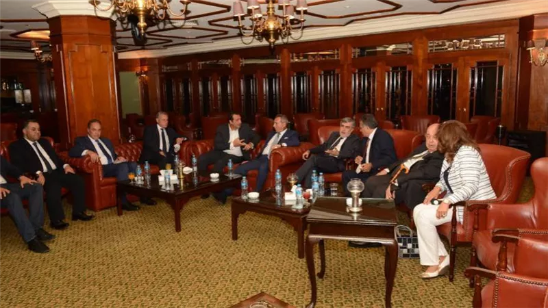 بحضور رؤساء بنوك 
