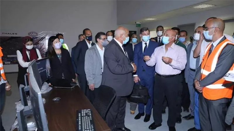 وفد البنك الدولي يتفقد برج التحكم المركزي CTC بمشروع تحديث نظم الإشارات بالسكة الحديد
