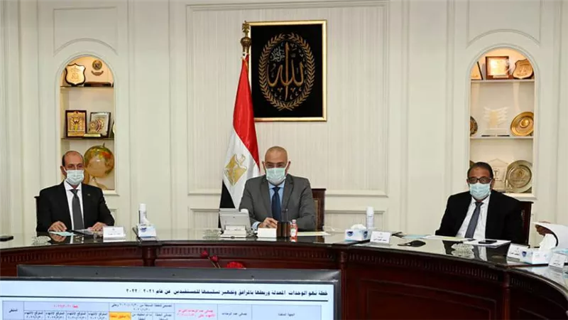 وزير الإسكان يتابع الموقف التنفيذي لوحدات 