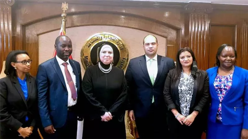وزيرة الصناعة تبحث مع وفد الكوميسا تعزيز التعاون في مجال حماية المنافسة ومنع الممارسات الاحتكارية