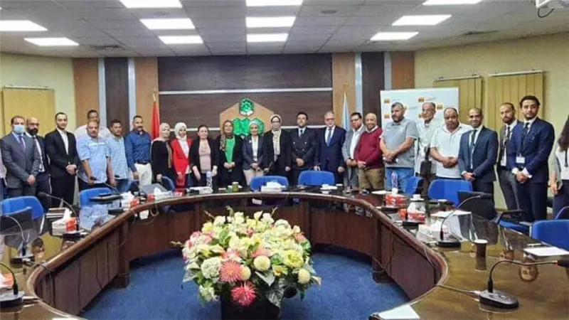 التجاري وفا يعقد ندوة مع مستثمري العاشر من رمضان للتعريف بمنتجاتة