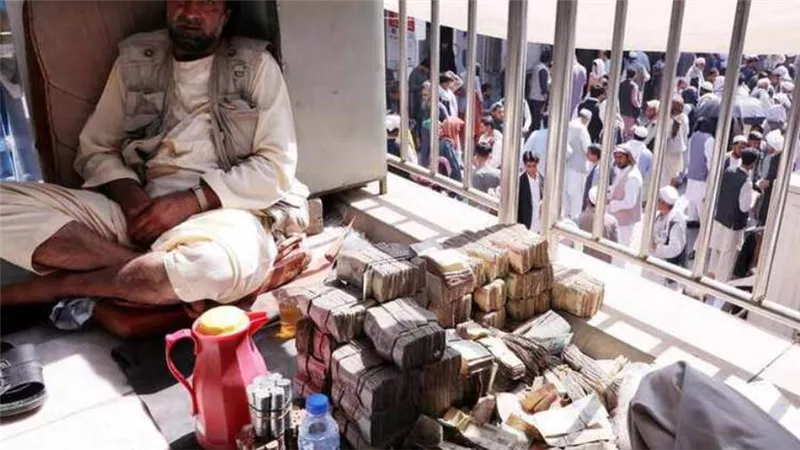 الأمم المتحدة تحذر من انهيار النظام المصرفي الأفغاني