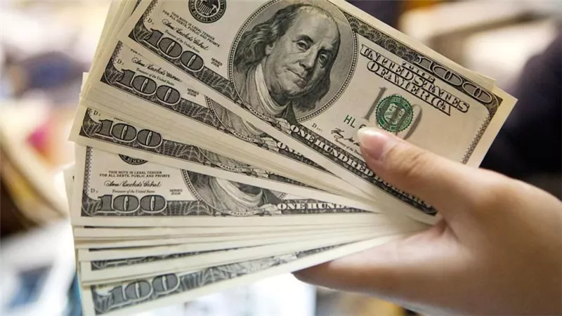 الدولار الأمريكي ينخفض من أعلى مستوياته في 16 شهرًا