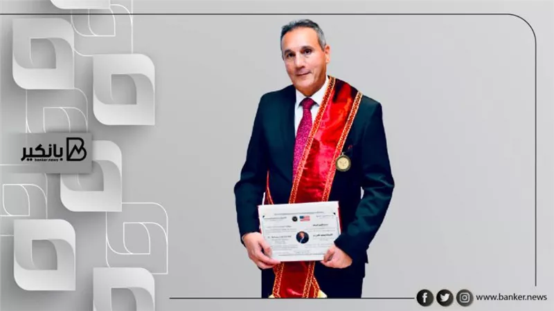محمد الإتربي رئيس بنك مصر يحصل على جائزة 