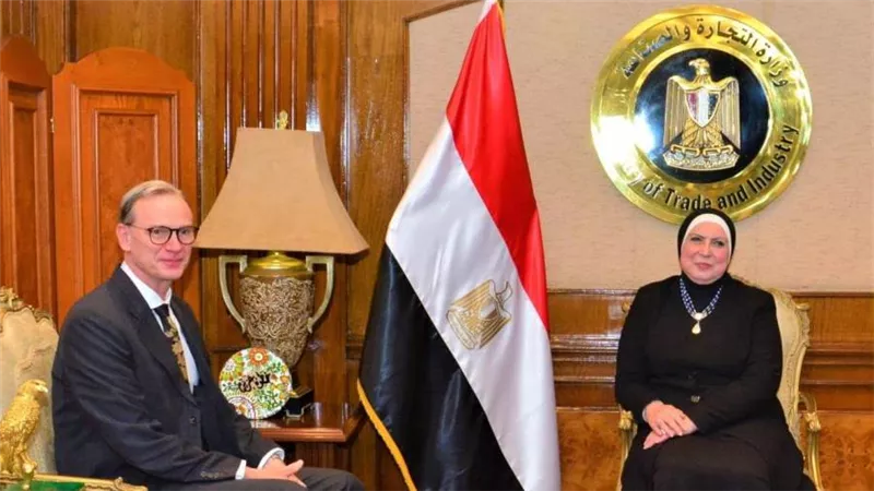 وزيرة التجارة تبحث مع رئيس هيئة معارض دوسلدورف الألمانية سبل التعاون