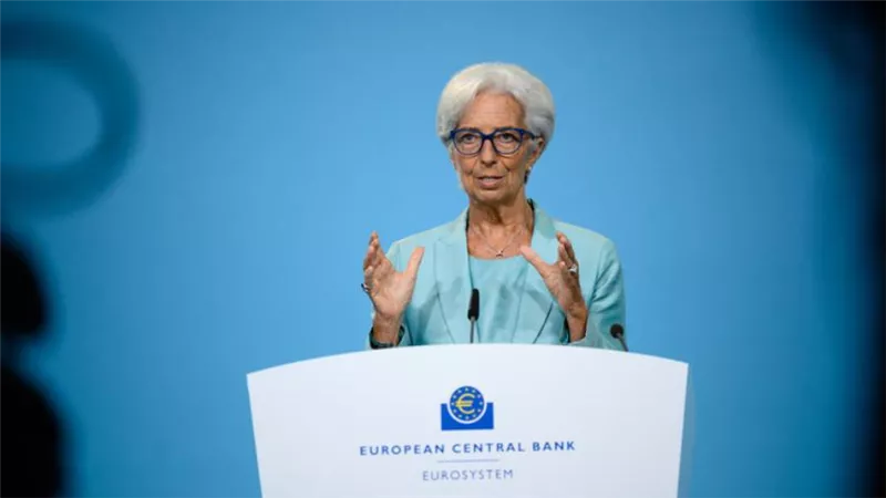 رئيس البنك المركزي الأوروبي تستبعد أي تشديد فوري للسياسة النقدية