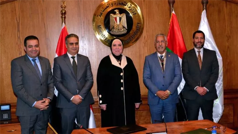 البنك المركزي الصيني يخفض سعر الفائدة القياسي لأول مرة منذ أبريل 2020