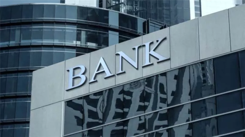 3 بنوك تعدل مواعيد العمل في الإمارات.. وتعلن العطلة يوم الأحد فقط