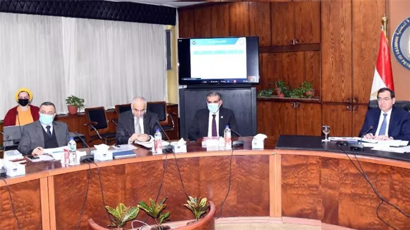 الملا: شبكة خطوط أنابيب البترول تمثل الشرايين الحيوية لتحقيق أهداف الدولة التنموية