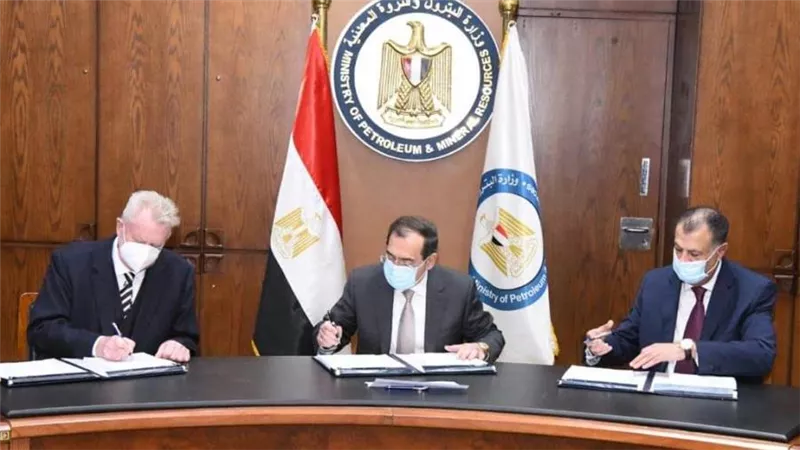 اتفاقيتين للبحث عن البترول بالصحراء الشرقية والغربية بإستثمارات 506 ملايين دولار