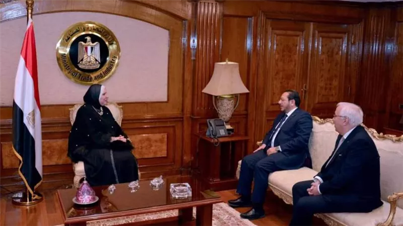 وزيرة التجارة تبحث مع وفد غرفة التجارة العربية البريطانية سبل تعزيز العلاقات الاقتصادية