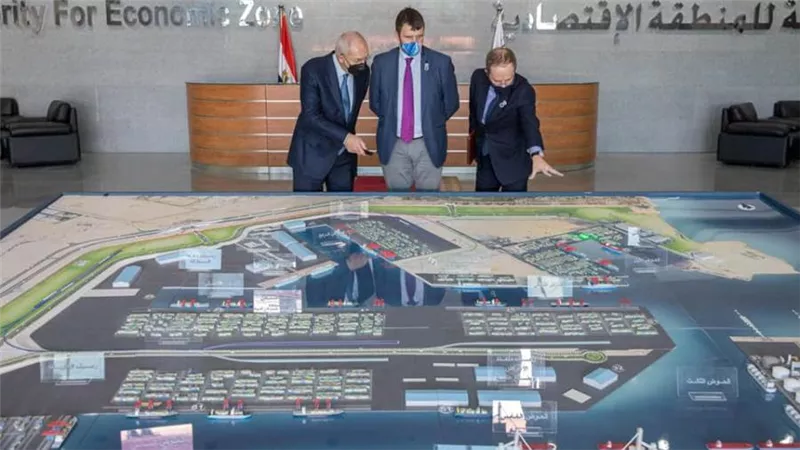 رئيس اقتصادية قناة السويس: المنطقة مؤهلة لتكون مركزا عالميا لصناعات الهيدروجين الأخضر