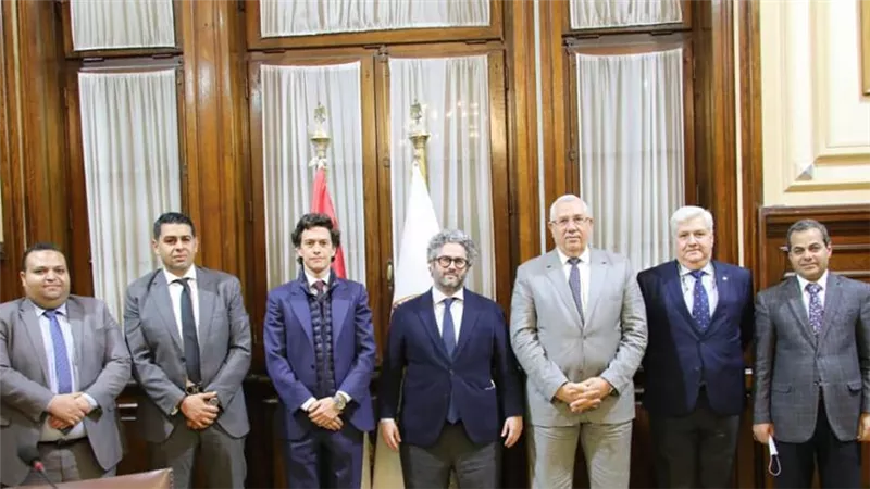 وزير الزراعة يبحث مع شركة إسبانية الاستثمار في مجال زراعة وتصنيع الزيتون