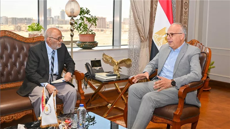 هاني سويلم يوجه بتوثيق خبرات مشروعات القناطر ونقلها إلى شباب المهندسين