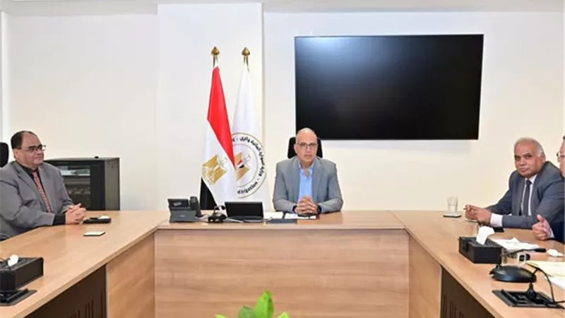 ضمن الجيل الثاني لمنظومة المياه.. وزير الري يتابع تطوير الخزانات والقناطر الكبرى