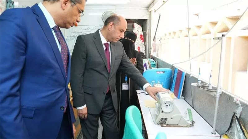 وزير العمل ومحافظ البحر الأحمر يتفقدان وحدة التدريب المتنقلة بالغردقة لتمكين المرأة والشباب