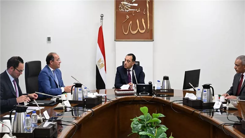 رئيس الوزراء يتابع مع وزير المالية تنفيذ التسهيلات الضريبية ومؤشرات الموازنة