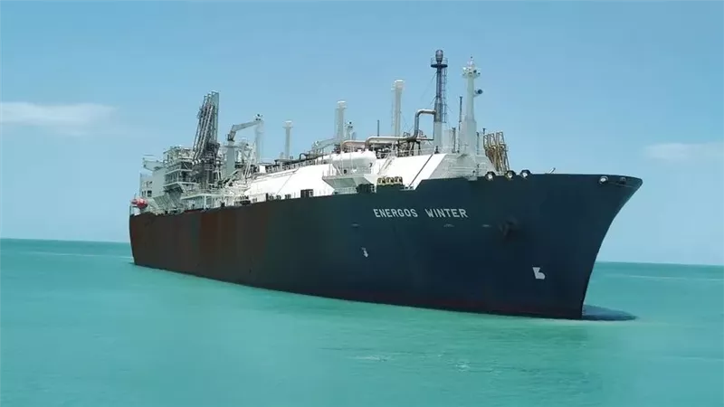 خروج سفينة التغييز 