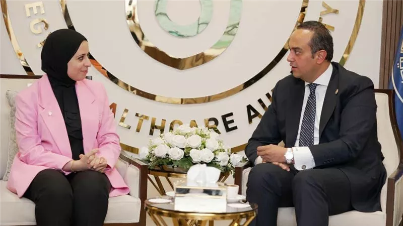 هيئة الرعاية الصحية ووزارة الخارجية تبحثان تدويل تجربة الإصلاح الصحي