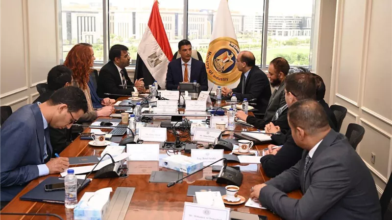 استثمار صناعي ضخم يطرق أبواب مصر.. شركة عالمية تدرس إنشاء مصنع جديد