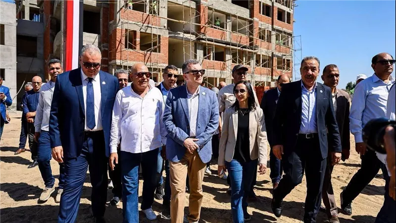 وزير التخطيط ومحافظ البحيرة يتفقدان مشروع المدرسة المصرية اليابانية بدمنهور