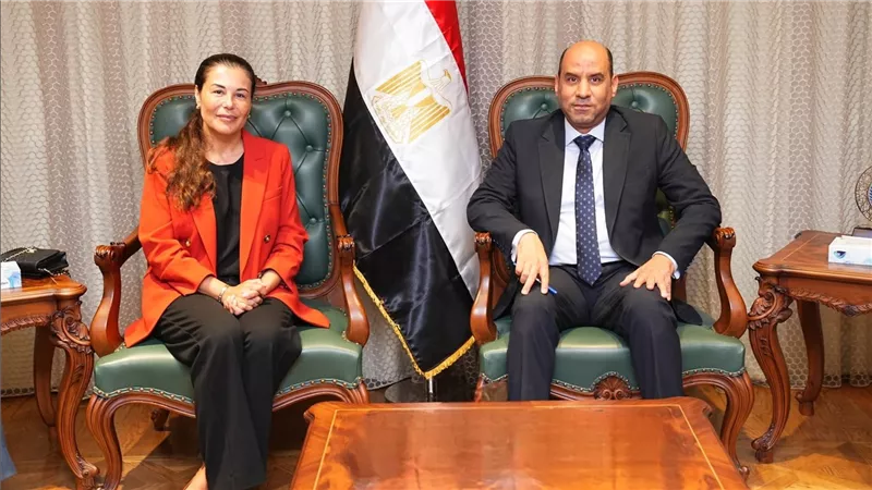 وزارة العمل توفر 1100 فرصة عمل جديدة بالتعاون مع النساجون الشرقيون