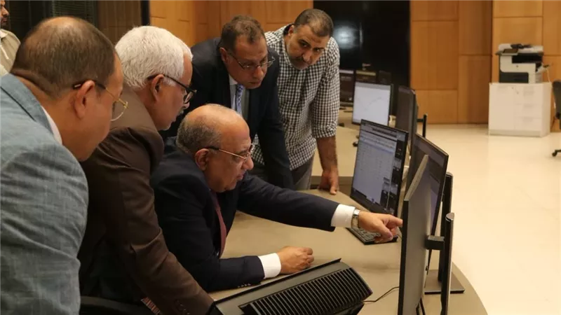 الأحمال تتخطى 39 ألف ميجاوات.. وزير الكهرباء يتفقد مركز التحكم القومي
