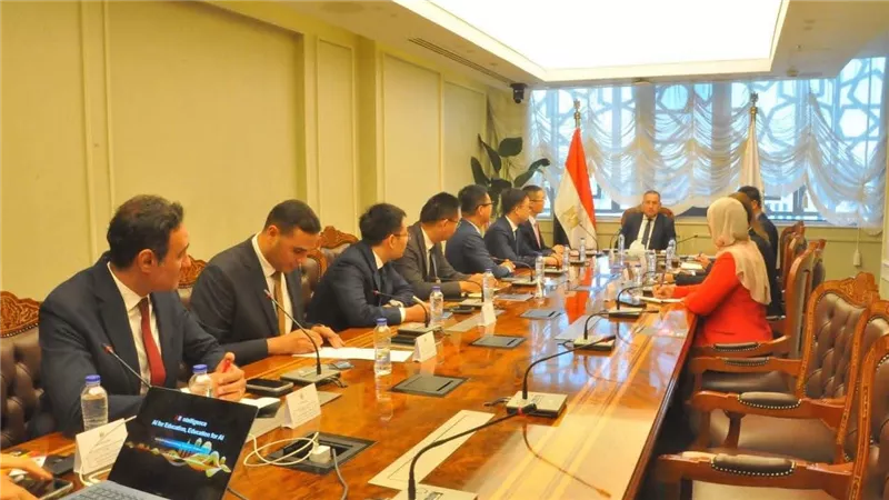 وزير التعليم العالي يبحث مع هواوي تطوير الجامعات بالذكاء الاصطناعي