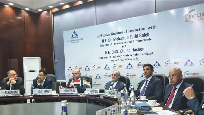 وزير الصناعة يضع خطة لجذب الشركات الهندية وتوطين التكنولوجيا وتعميق المكون المحلي