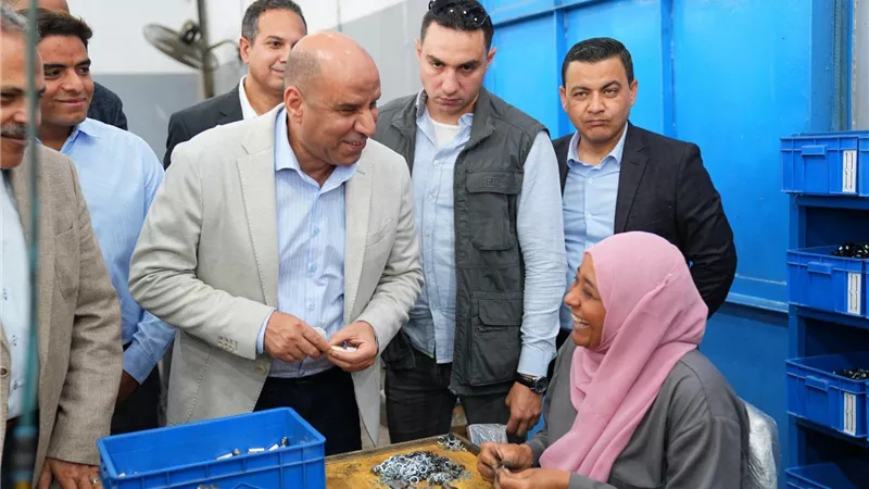 1200 فرصة عمل و1.5 مليار جنيه استثمارات.. وزير العمل يتفقد «الأهرام لنظم الأمان»