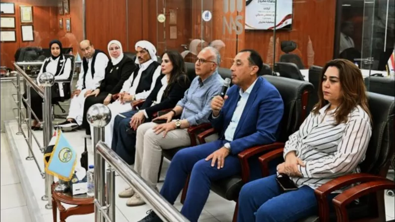 رئيس الوزراء يتفقد مركز سيطرة الشبكة الوطنية للطوارئ والسلامة العامة بمطروح