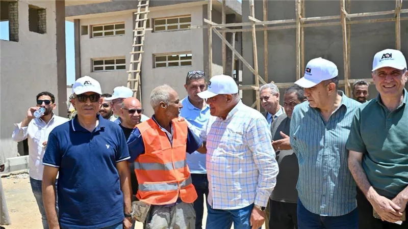 رئيس العربية للتصنيع في أسوان ويوجه بسرعة تنفيذ مشروعات 
