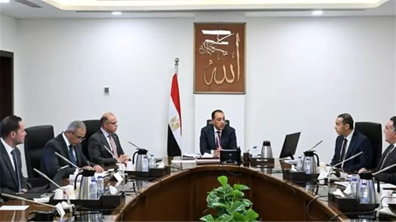 مدبولي يبحث تطوير البورصة المصرية.. التداولات اليومية تتجاوز 15 مليار جنيه 