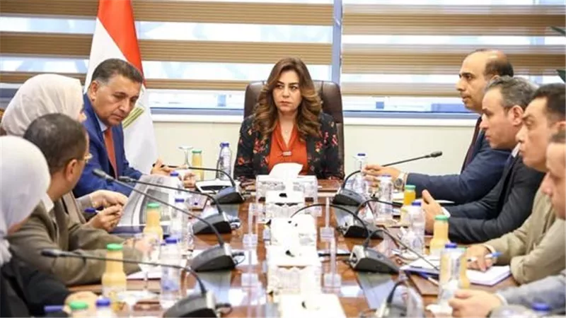  وزيرة التنمية المحلية تبحث خطة تطوير منظومة المخلفات بالقليوبية ورفع كفاءة التدوير